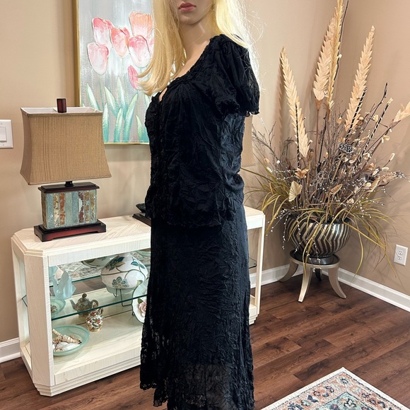 DARLING LACE & FRILLS SET IN SUPERB CONDITION - Picture 4 of 7